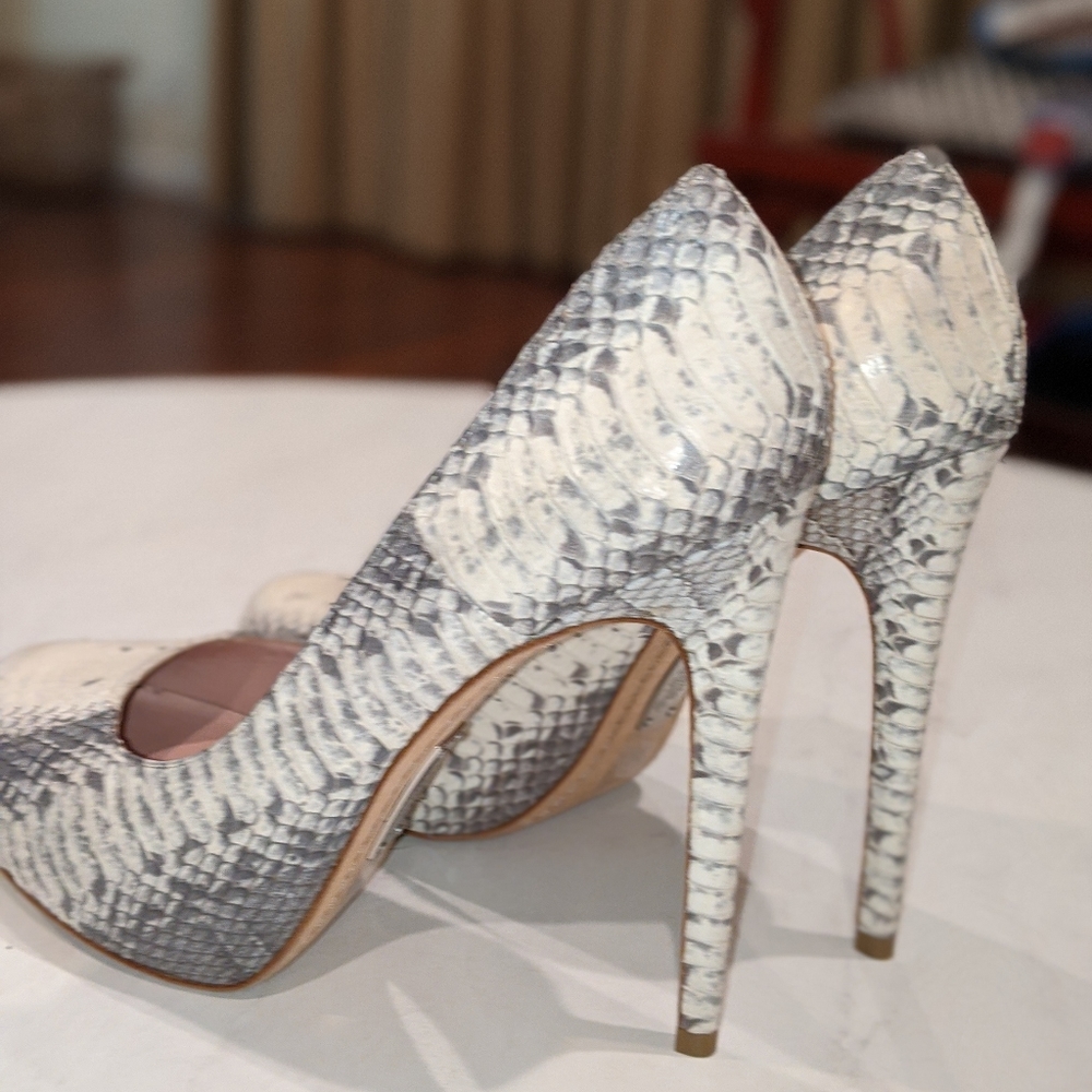 Shoes - Picture 3 of 4
